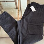 Pantalón tipo cargo, talla M