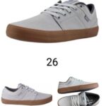 Tenis tipo skate, gris claro con suela café, talla 26.