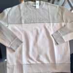 Sudadera cuello redondo, gris con beige, Talla XL